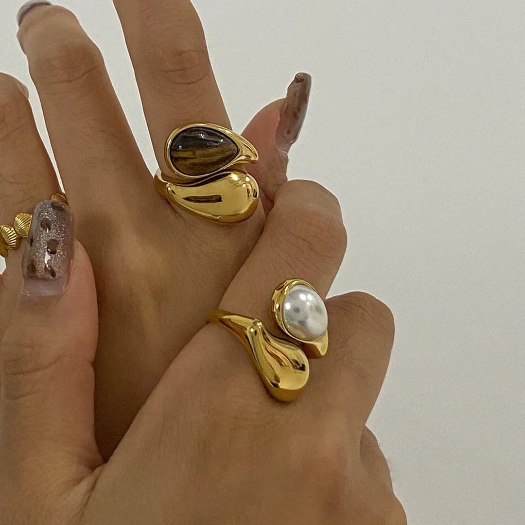 Maria Dazzling Pearl Sculpted Gold ring